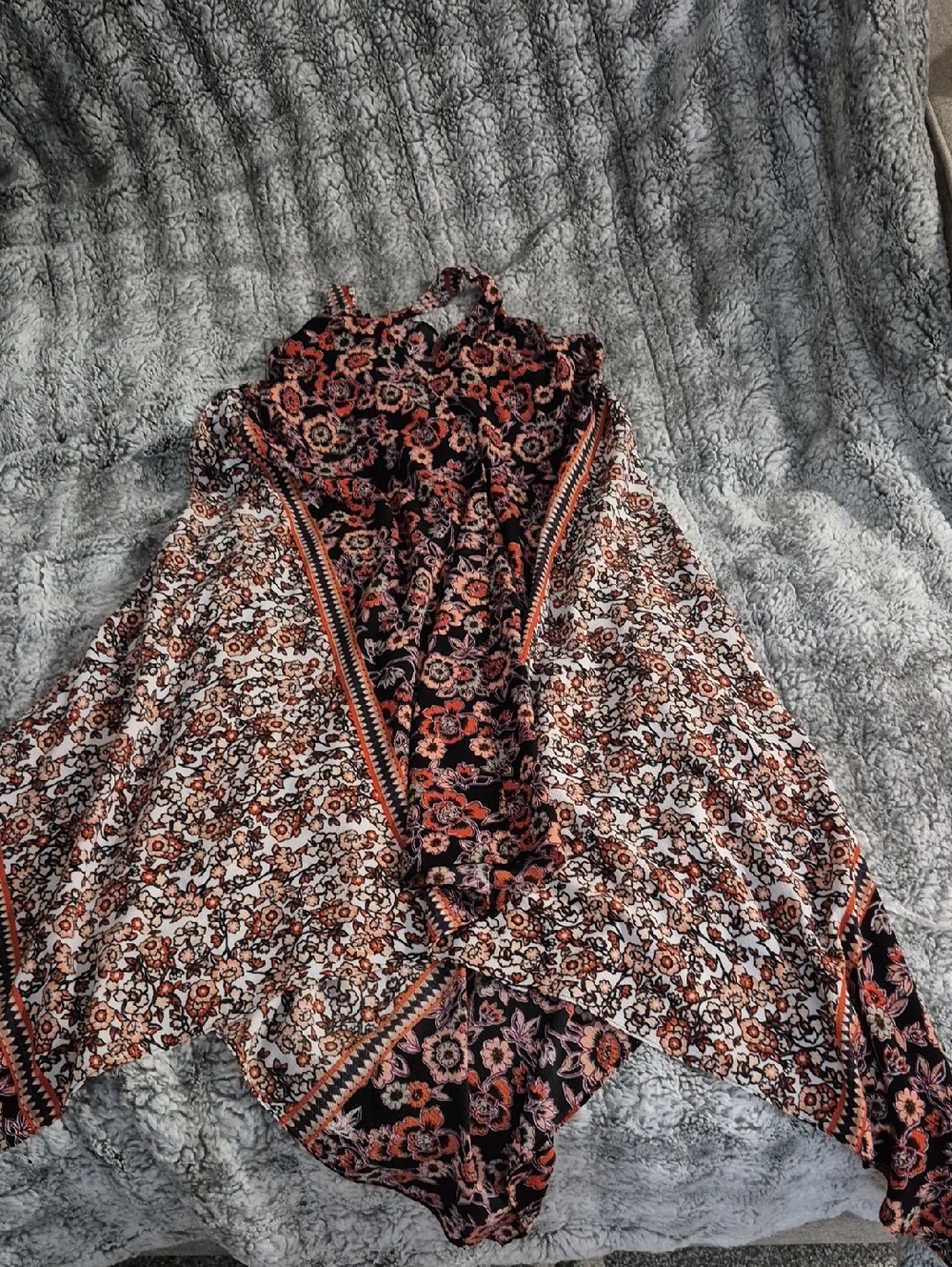 SLNY 🖤 Floral Handkercheif Style Dress (692)
